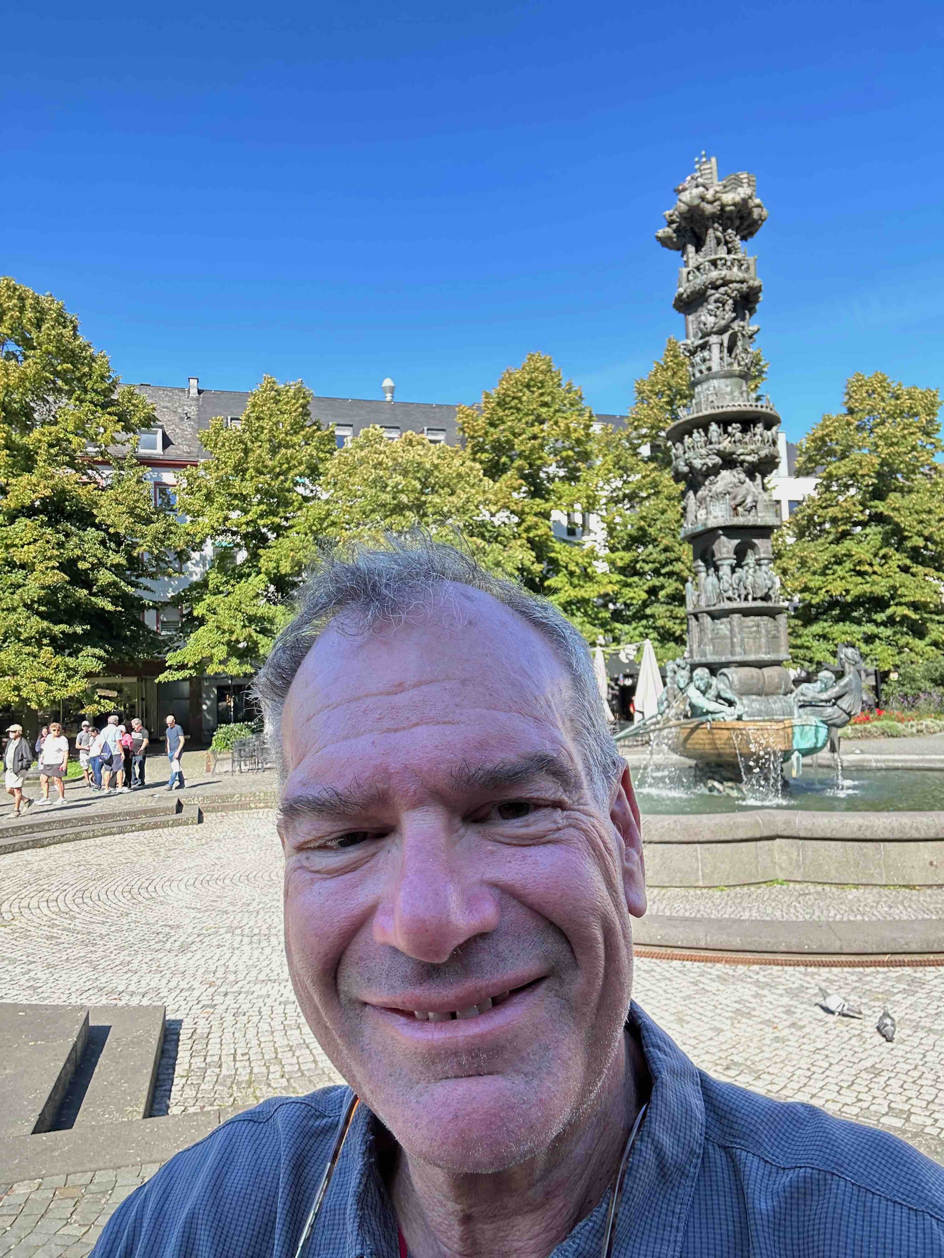 Koblenz Historiensäule fountain